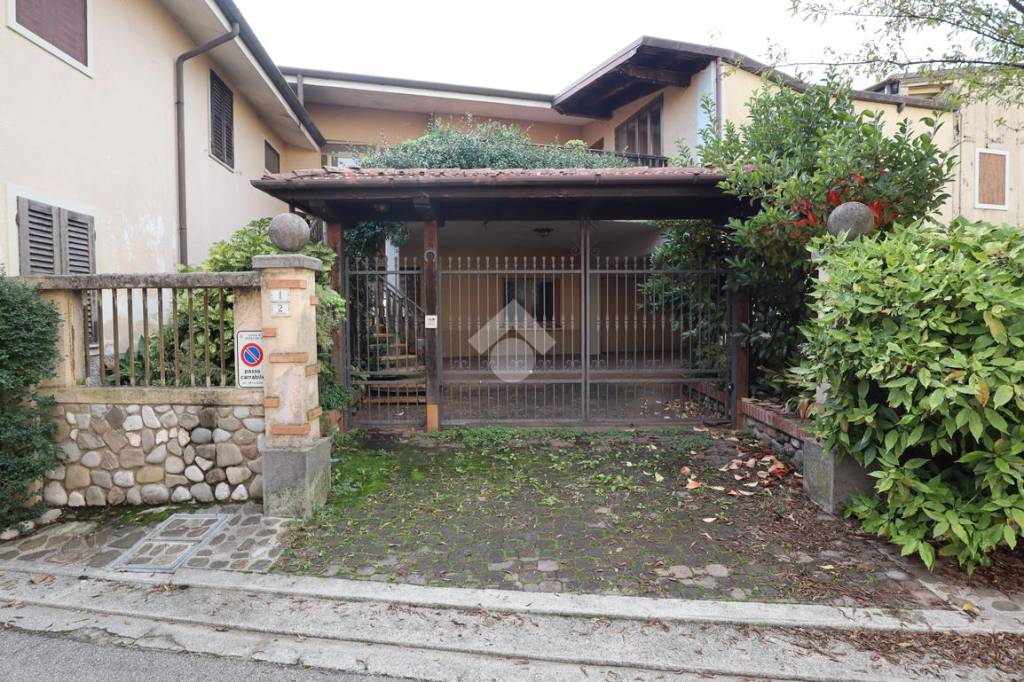 Villa Bifamiliare in vendita a Reana del Rojale via Vittorio Veneto, 48