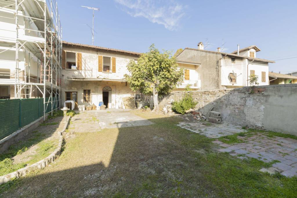 Casa Indipendente in vendita a Calvisano via Macallè, Mezzane 32