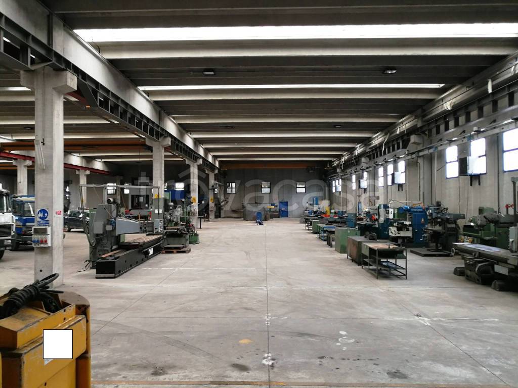 Capannone Industriale in affitto a Gricignano di Aversa strada Provinciale Via Larga