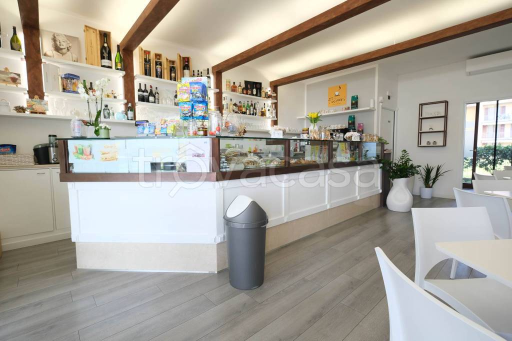 Bar/Tavola Calda in vendita a Treviolo piazza Monsignor Premarini