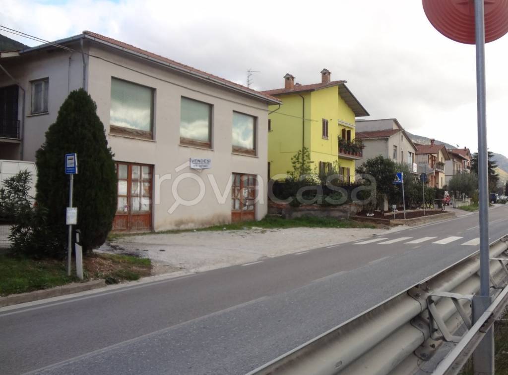 Capannone Industriale in in vendita da privato a Gubbio strada Statale di Gubbio e Pian d'Assino