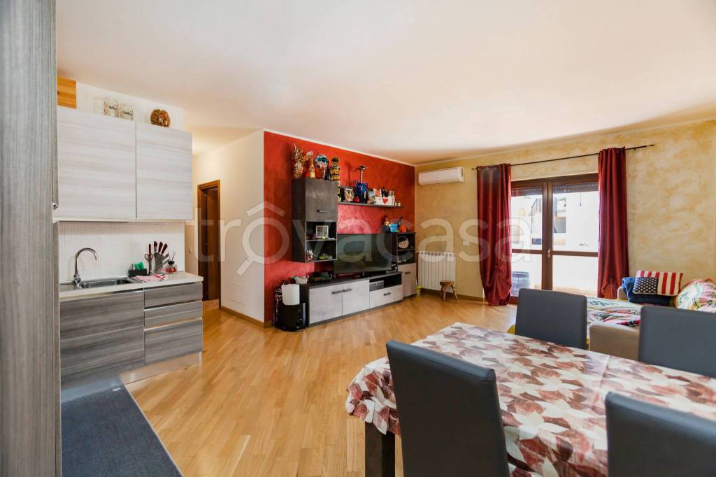 Appartamento in vendita ad Aprilia via Vanzina