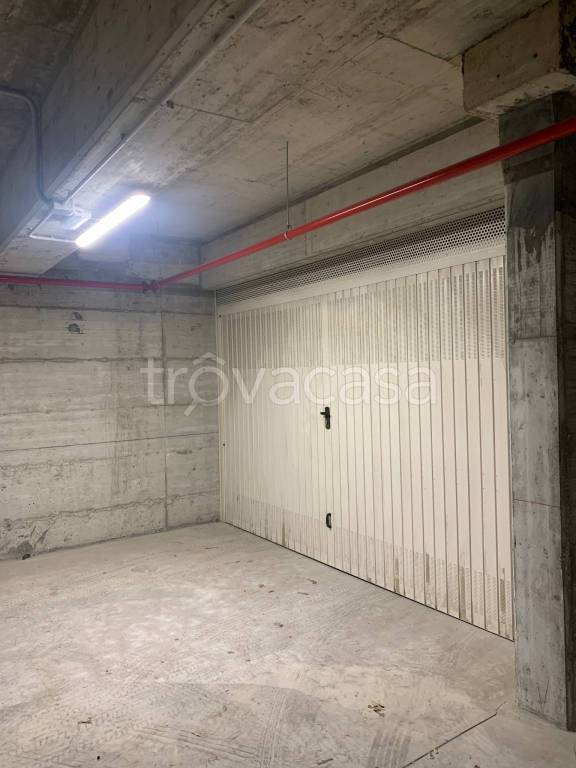 Garage in vendita a Milano via Montevideo, 11