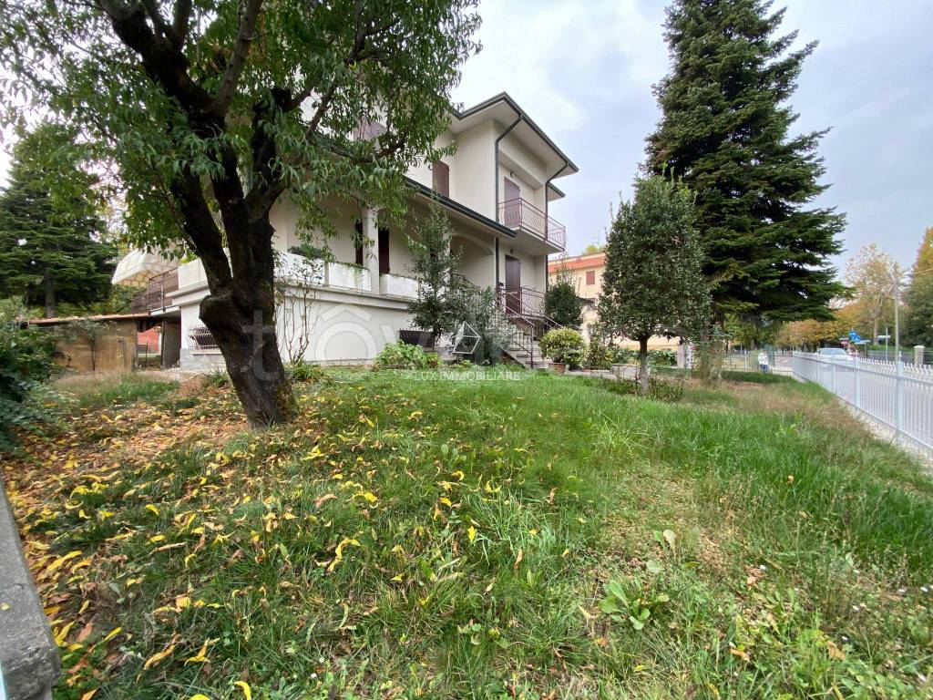 Villa Bifamiliare in vendita a Casalgrande via Giuseppe Garibaldi