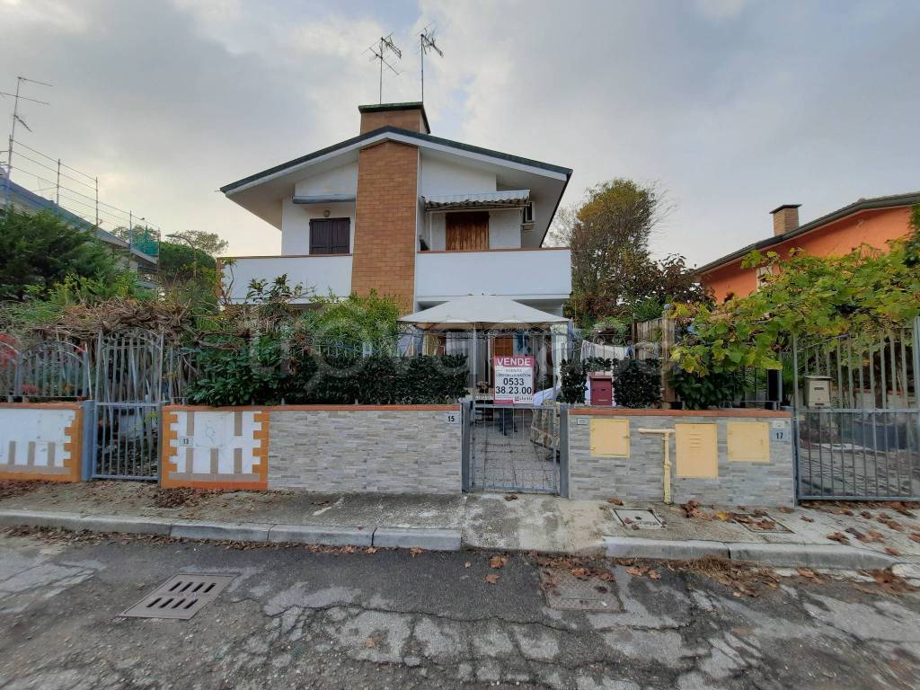 Villa Bifamiliare in vendita a Comacchio via Monte Due Pizzi