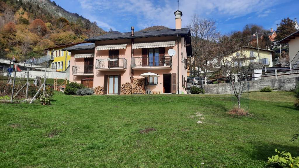 Villa in vendita a Re via Locarno, 18