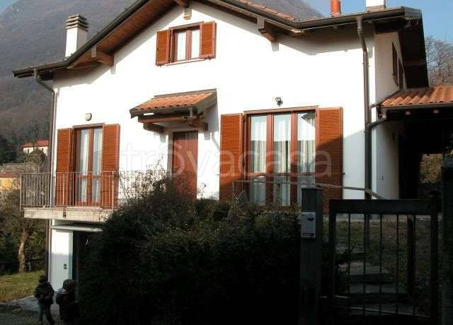 Villa in in vendita da privato a Cittiglio via 4 Novembre, 11