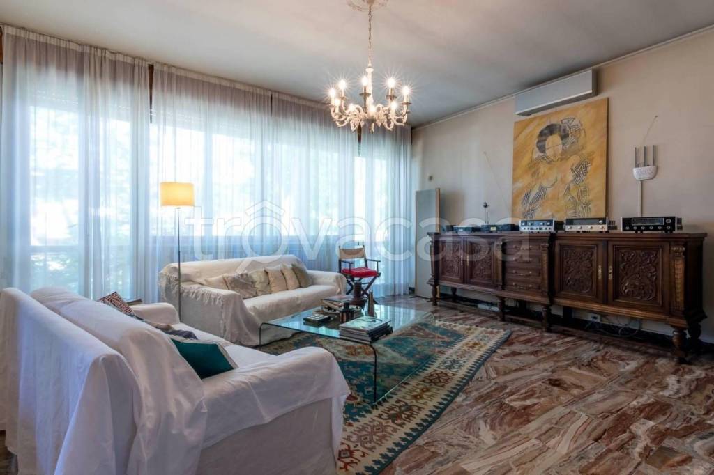 Villa Bifamiliare in vendita a Cattolica via Ubaldo Comandini, 7