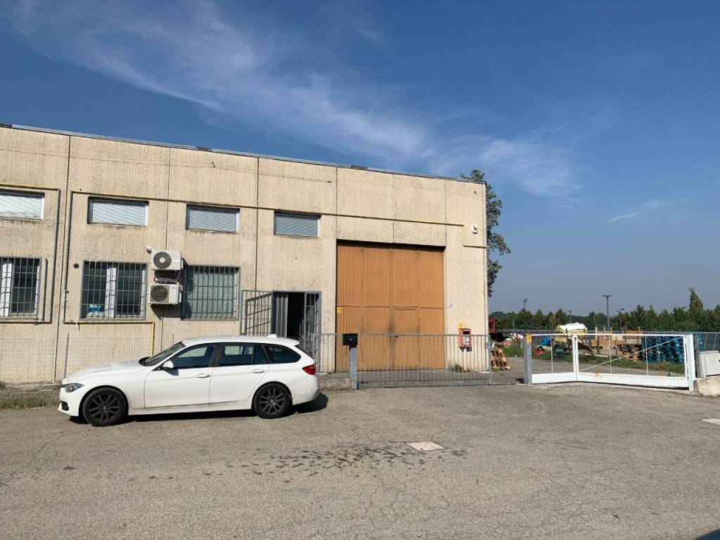 Capannone Industriale in vendita a Ozzano dell'Emilia via Piave