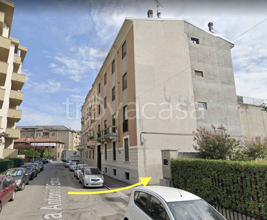 Magazzino in vendita a Novara via Antonio d'Enricis, 5