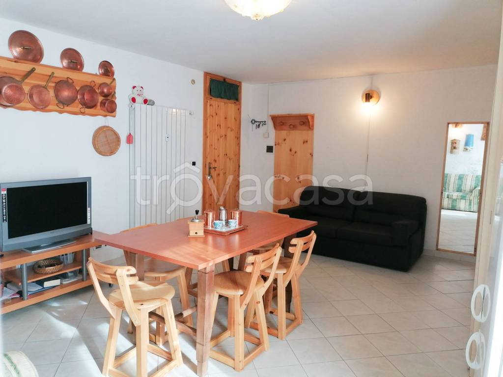 Appartamento in vendita a Torgnon frazione Nozon, 51