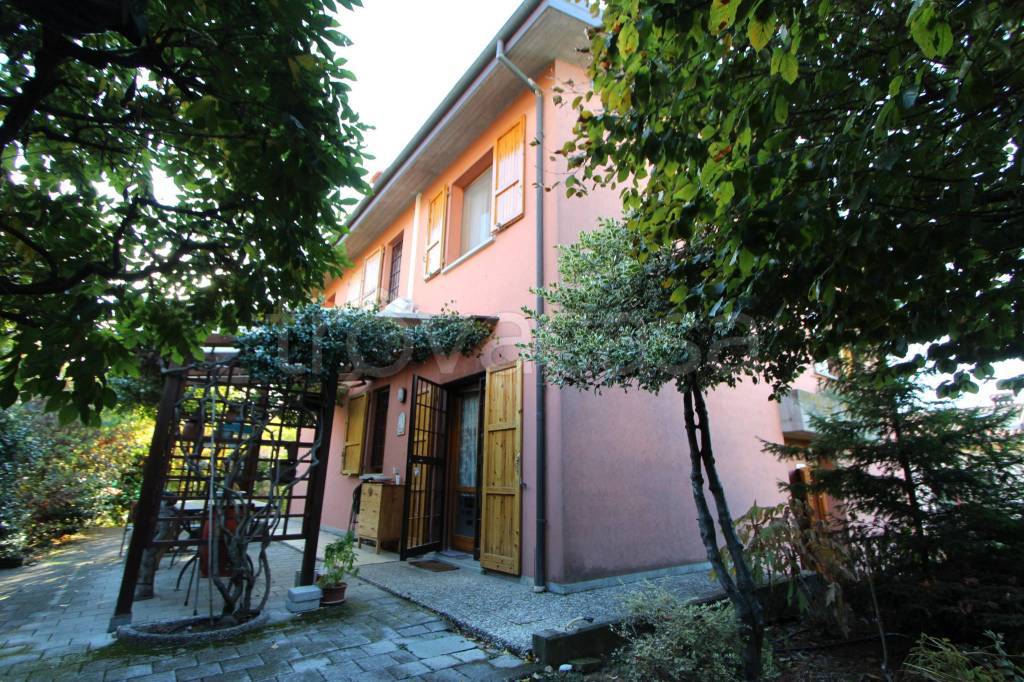 Villa in vendita a Valsamoggia via Ca' Agostini