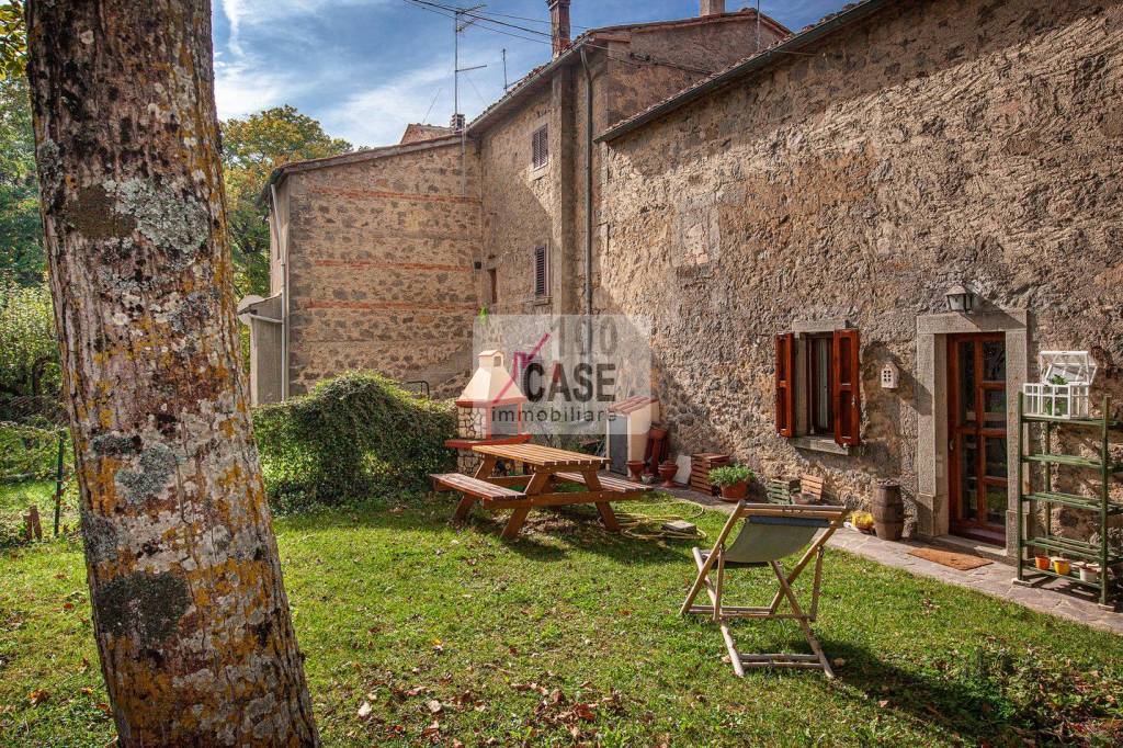 Casa Indipendente in vendita a Castiglione d'Orcia via Amiata