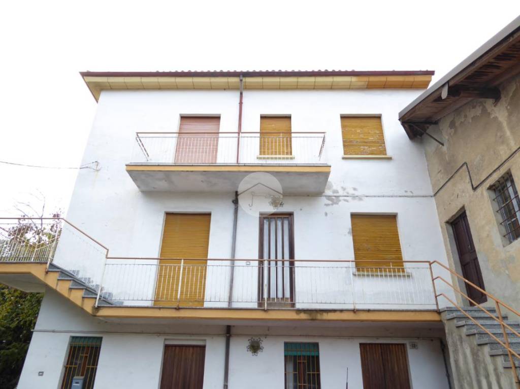 Casa Indipendente in vendita a Stradella via Montebello, 14