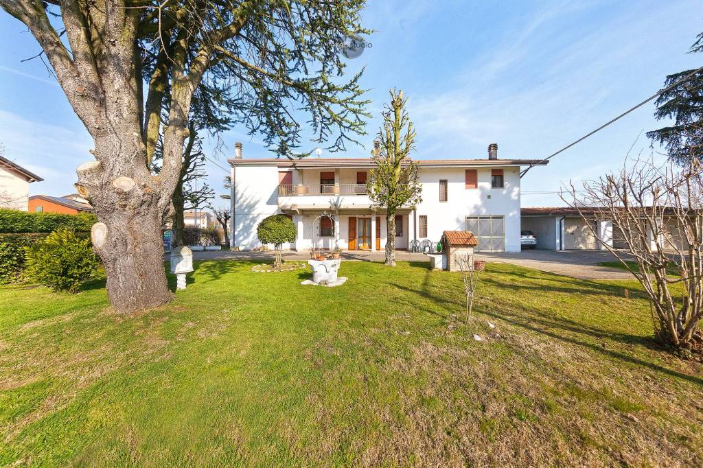Villa Bifamiliare in vendita a Guastalla via Solarolo, 99