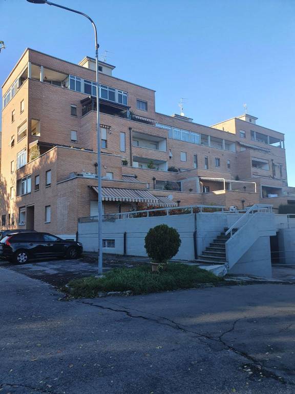 Appartamento in vendita a Reggio nell'Emilia via Selvino Folloni, 2