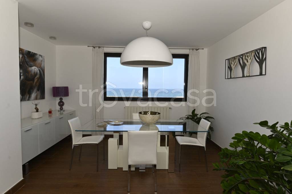 Appartamento in vendita a Bari lungomare 9 Maggio, 38