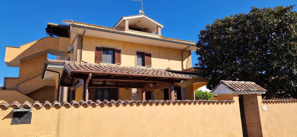 Villa Bifamiliare in vendita a Pomezia via Mar Arabico, 39