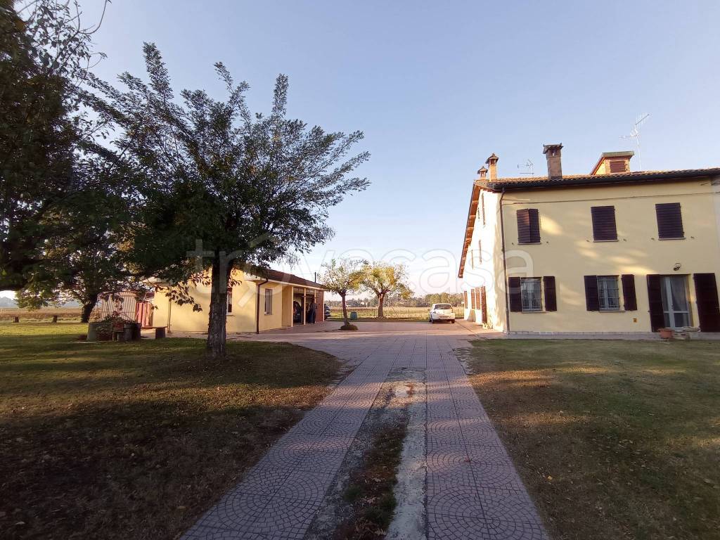 Villa Bifamiliare in vendita a Lugo via Fiumazzo