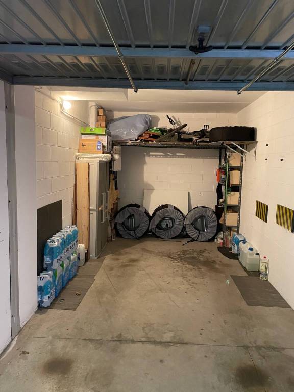 Garage in affitto a Monza via Timavo, 16