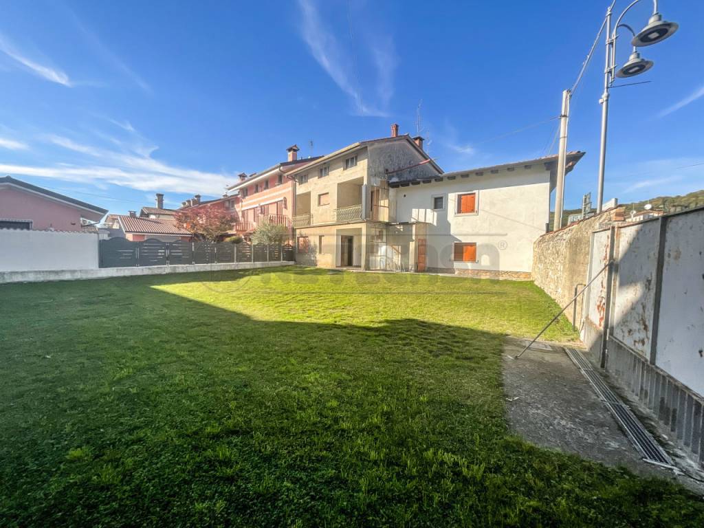 Villa a Schiera in vendita a Medea corso Friuli, 8