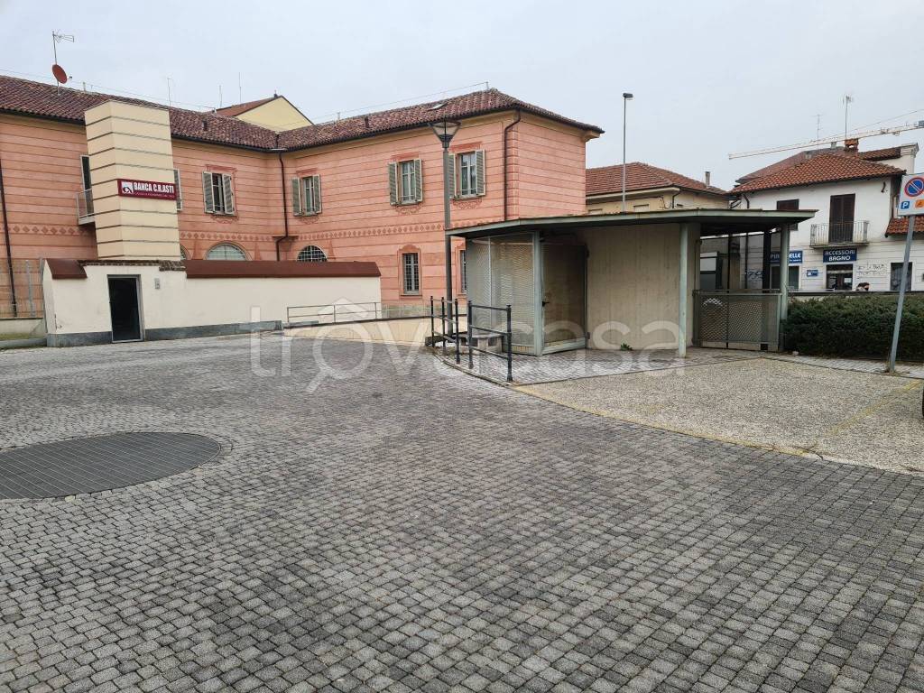Garage in vendita a Grugliasco piazza Guglielmo Marconi, 6
