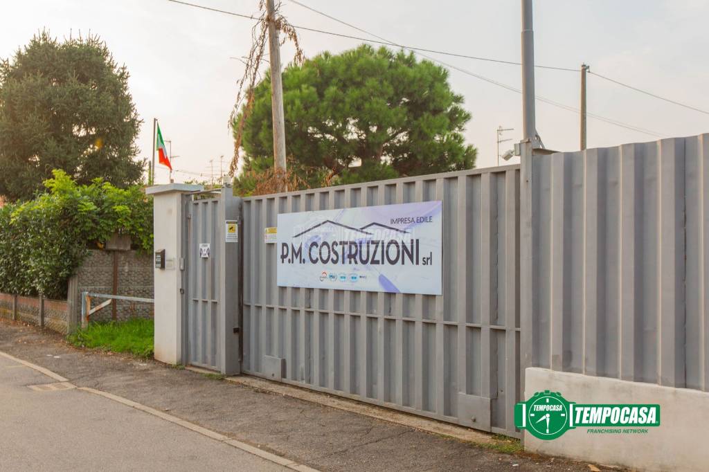 Capannone Industriale in vendita a Busto Arsizio via Pallanza 26