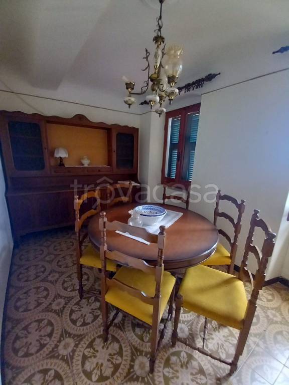 Appartamento in vendita a Vezzano Ligure via Roma, 3