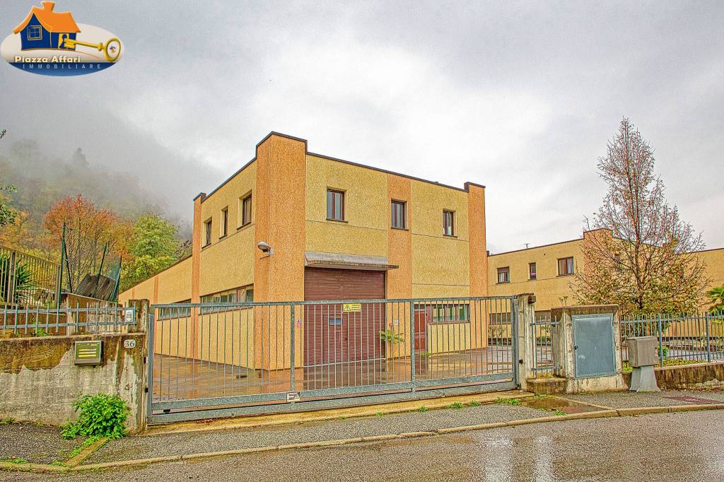 Capannone Industriale in vendita a Lavena Ponte Tresa via Tarca, 36