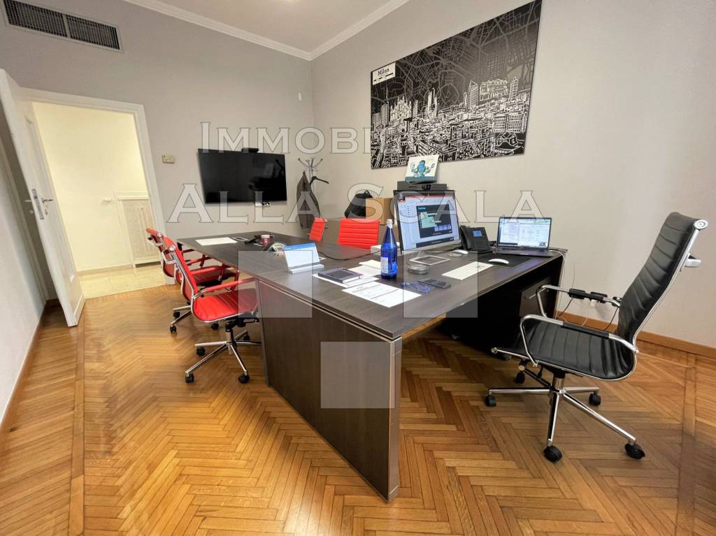 Ufficio in affitto a Milano via Larga