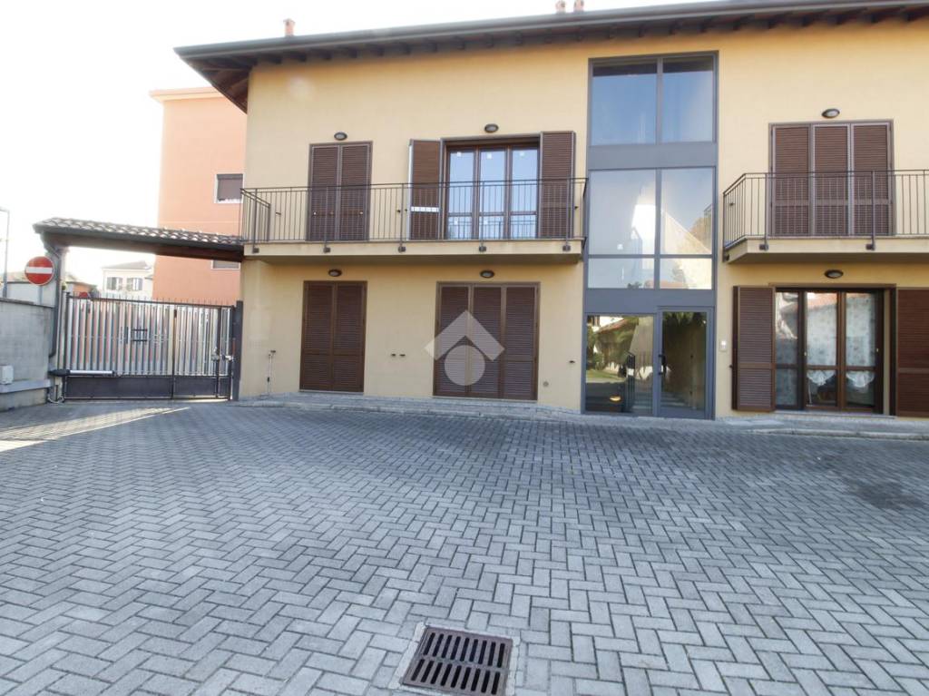 Appartamento in vendita a Cerro Maggiore via Francesco Petrarca, 3