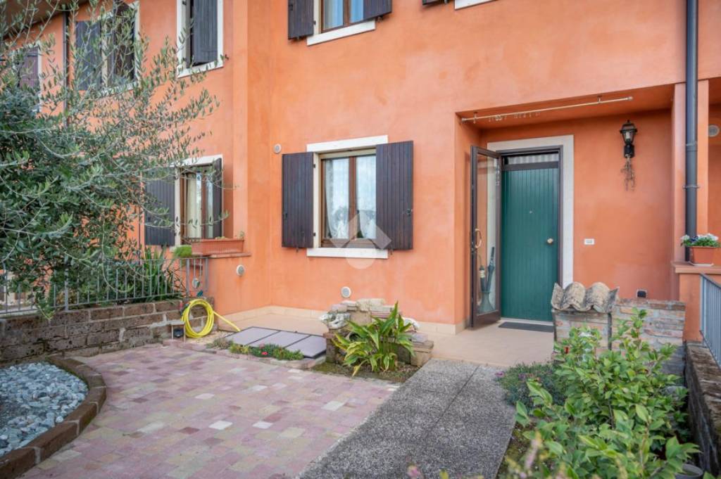 Villa a Schiera in vendita a Villafranca di Verona corso Vittorio Emanuele ii, 69