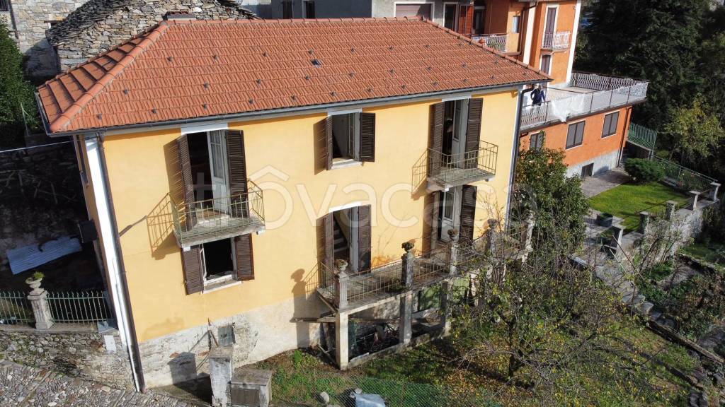 Casa Indipendente in vendita a Maccagno con Pino e Veddasca via Trieste