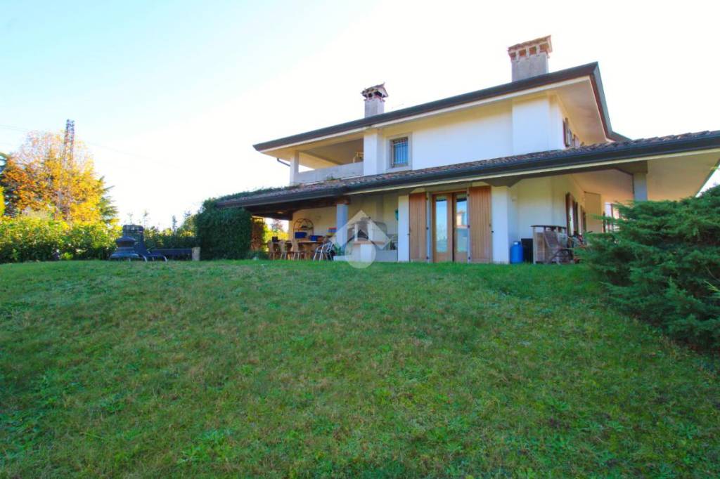 Villa in vendita a Dignano via I Maggio, 14