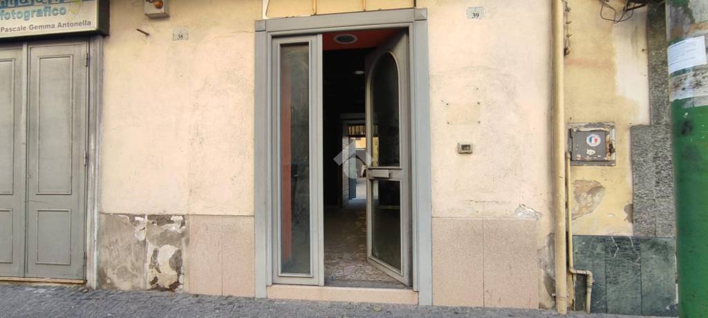 Garage in vendita ad Afragola piazza Emmanuele Gianturco, 39