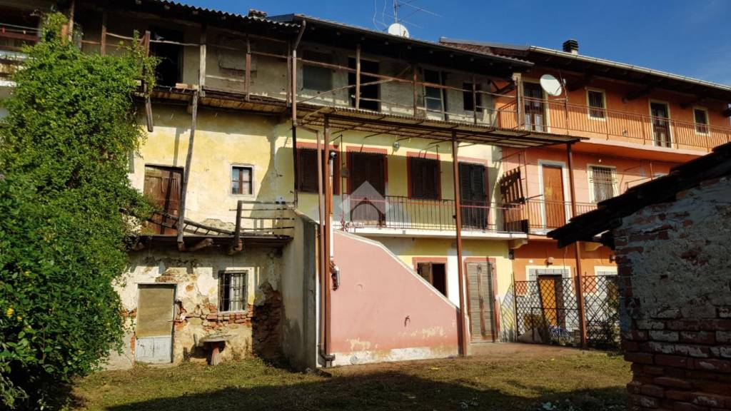 Casa Indipendente in vendita a Suno via Piana, 62