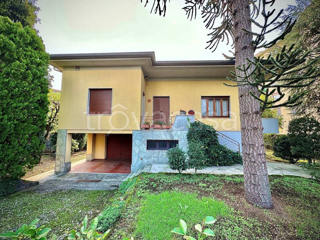 Villa in vendita a Gerenzano via San Giuseppe