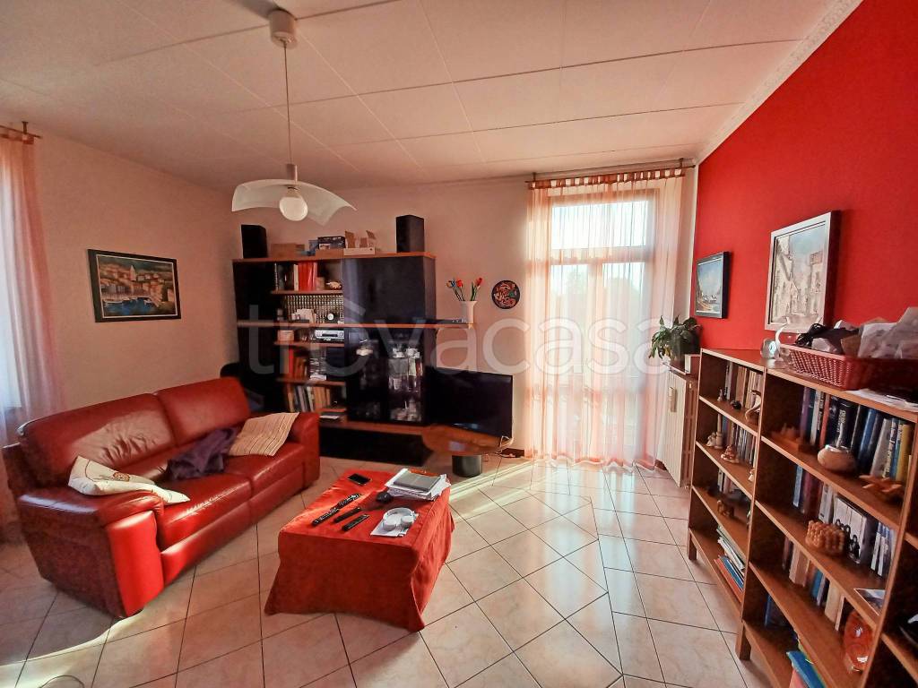Appartamento in vendita a Cadorago via Vittoria