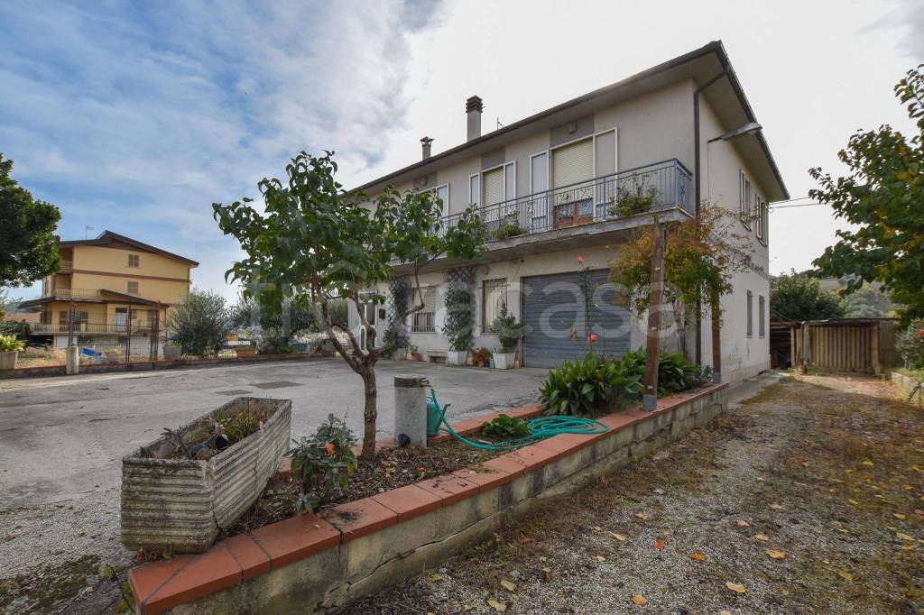 Villa in vendita a Santa Vittoria in Matenano strada Provinciale della Val d'Aso