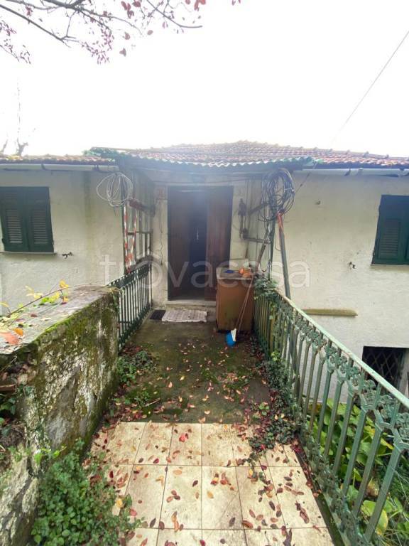 Villa in vendita a Serra Riccò via San Martino