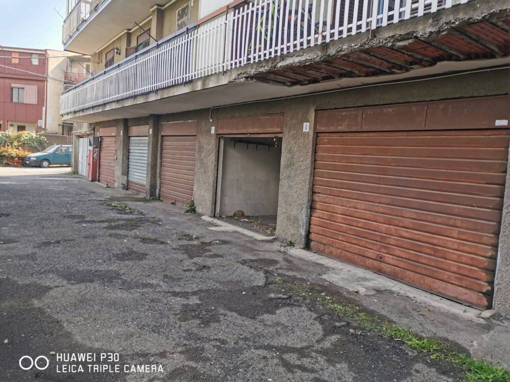Garage in vendita a Catania via Badia