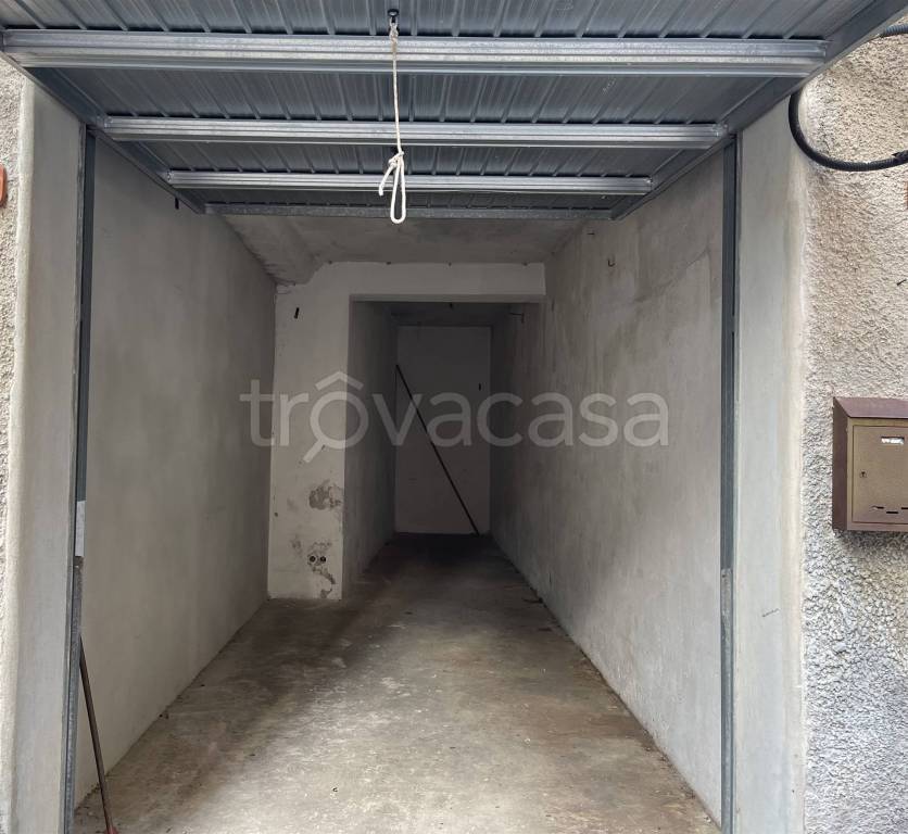 Garage in vendita a Spotorno via Berninzoni