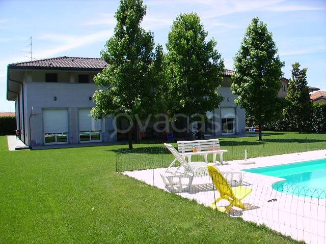 Villa in vendita a Oleggio via San Giovanni, 5