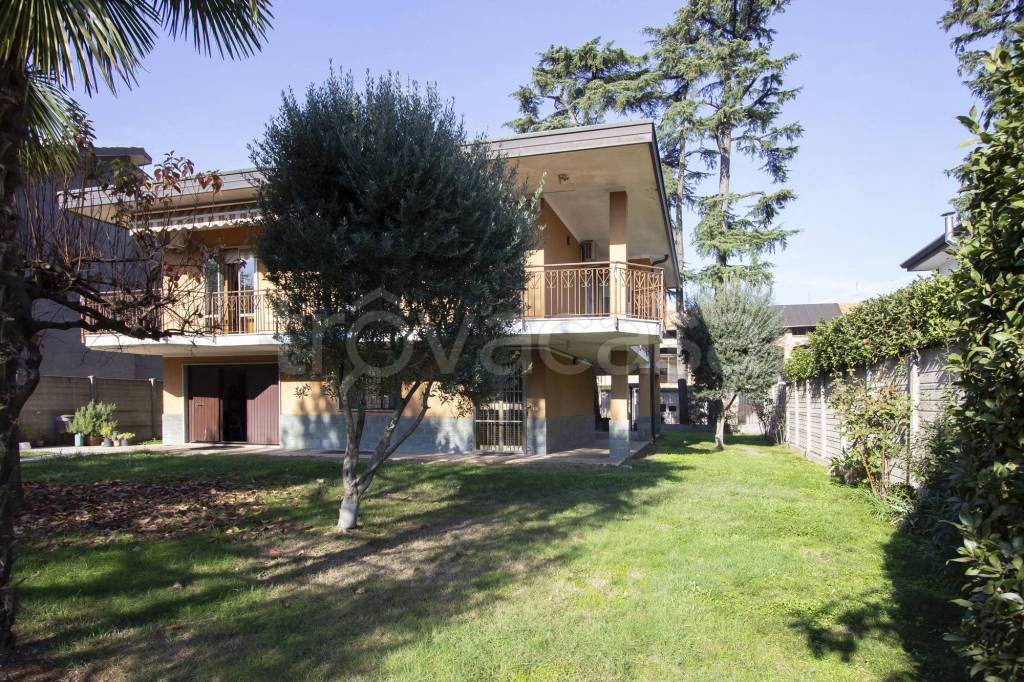 Villa in vendita a Lainate via Pogliano, 9