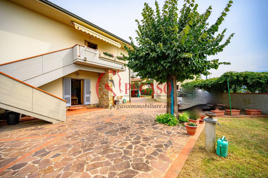 Villa in vendita a Monsummano Terme via Alfred Nobel, 70