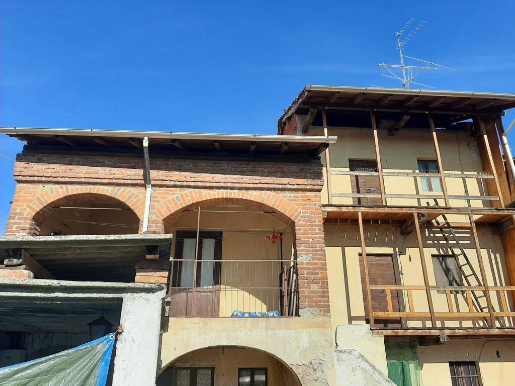 Casa Indipendente in vendita a Varallo Pombia via Vaglio
