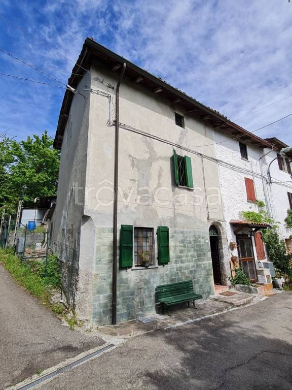 Colonica in vendita ad Alta Val Tidone località Moncasacco, 22
