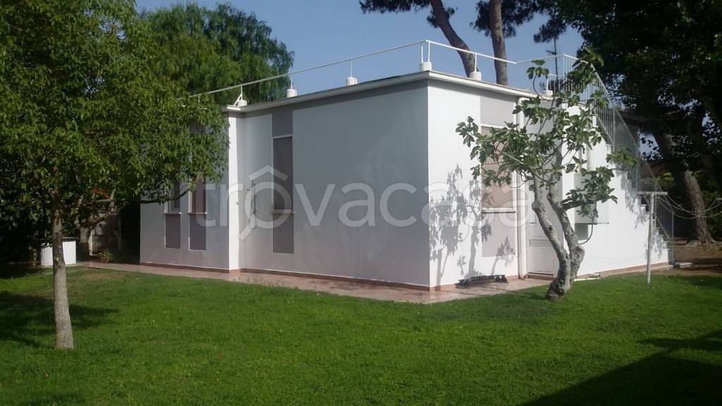 Villa in vendita a Terracina strada Provinciale Badino Vecchia, 40