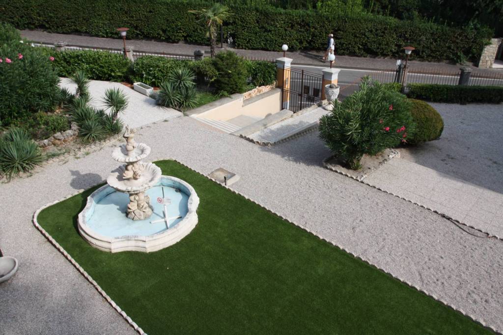 Villa in vendita a Gardone Riviera via Roma
