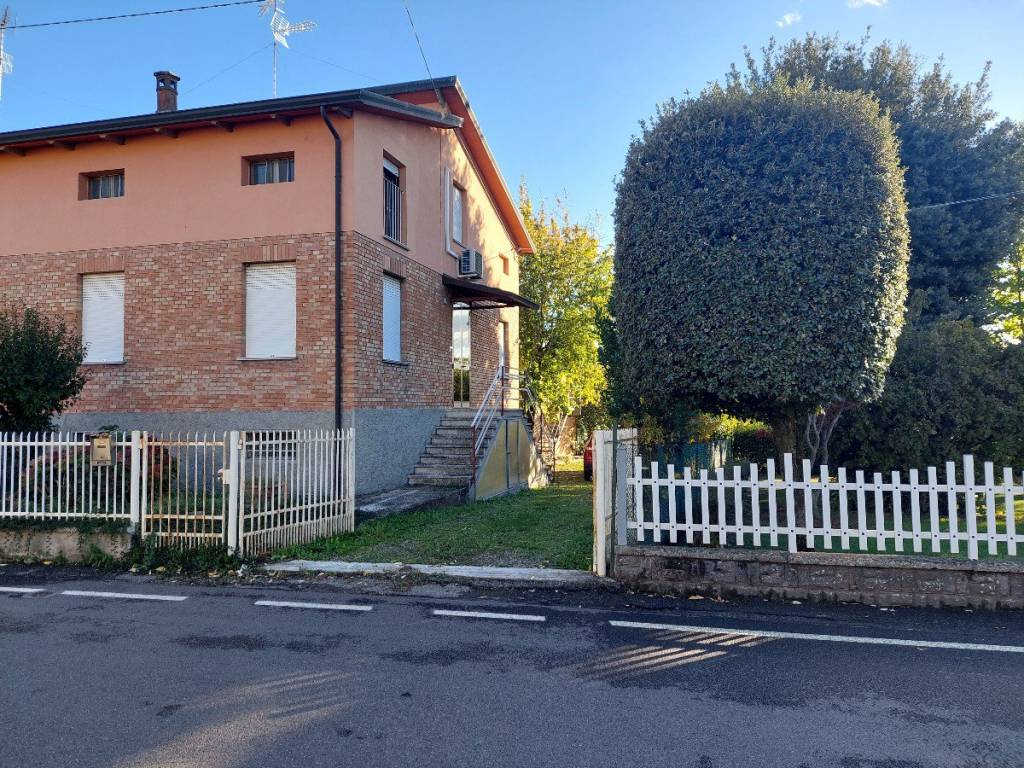 Villa Bifamiliare in vendita a Bibbiano via Ludovico Ariosto